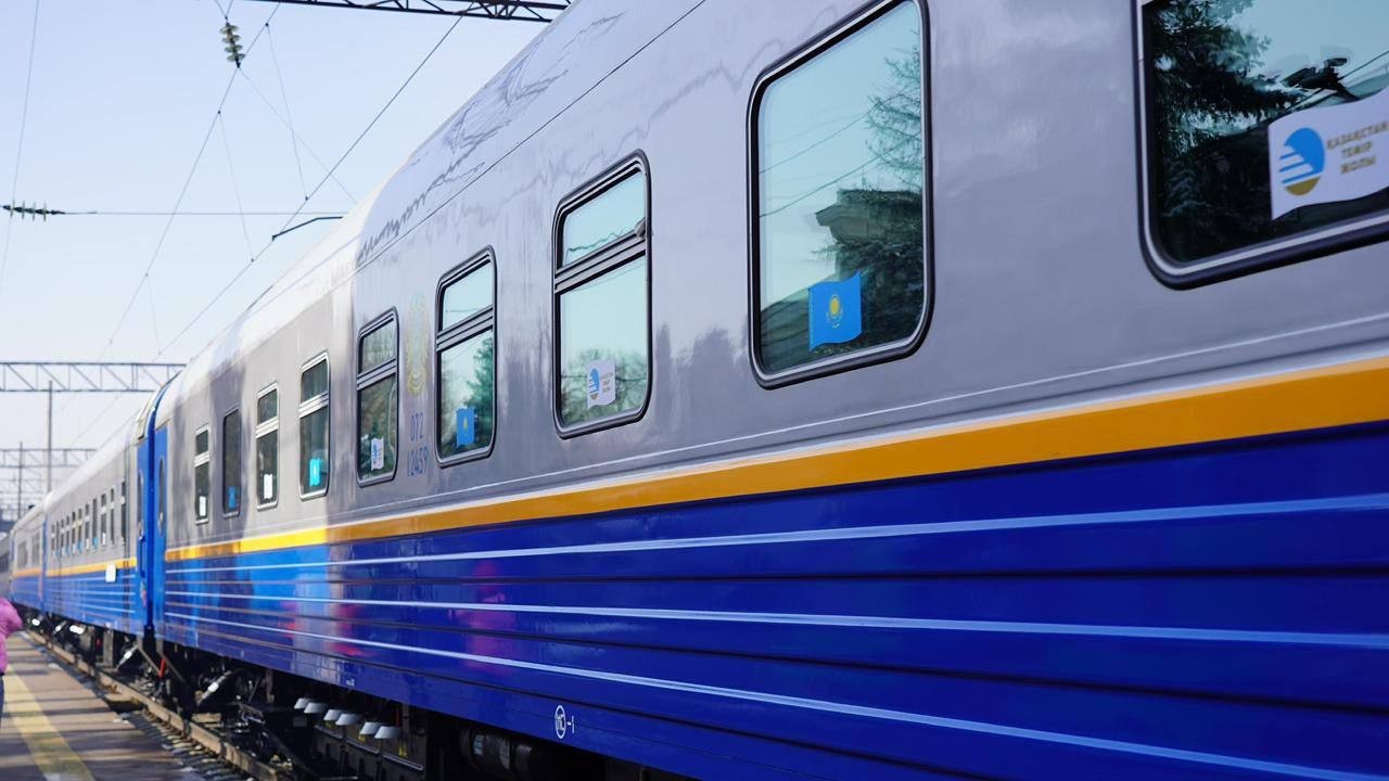 ҚТЖ жолаушылар пойызы уақытынан кешігуі мүмкін екенін ескертті