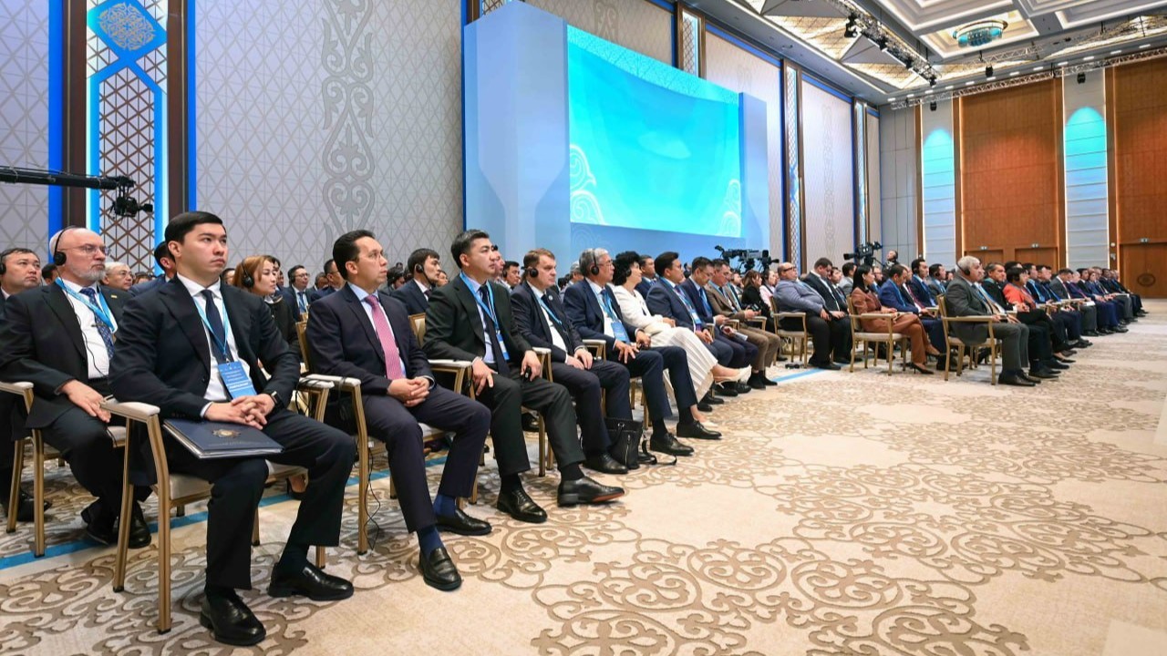 Тоқаев: Билік және бизнес өкілдері өзекті түйткілдерді ашық талқылап, шешу жолын бірге іздеуі қажет
