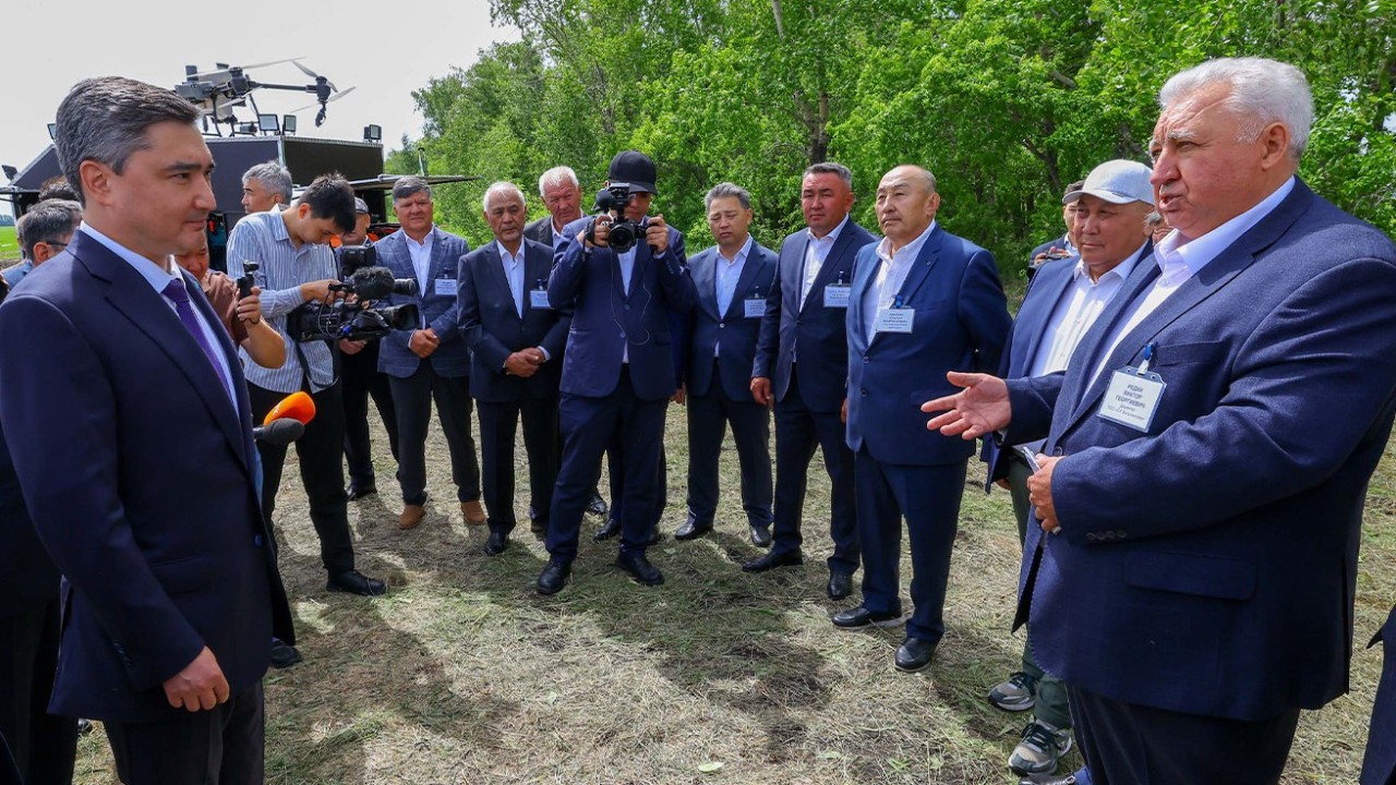 Олжас Бектенов Солтүстік Қазақстан облысында шаруалармен кездесті
