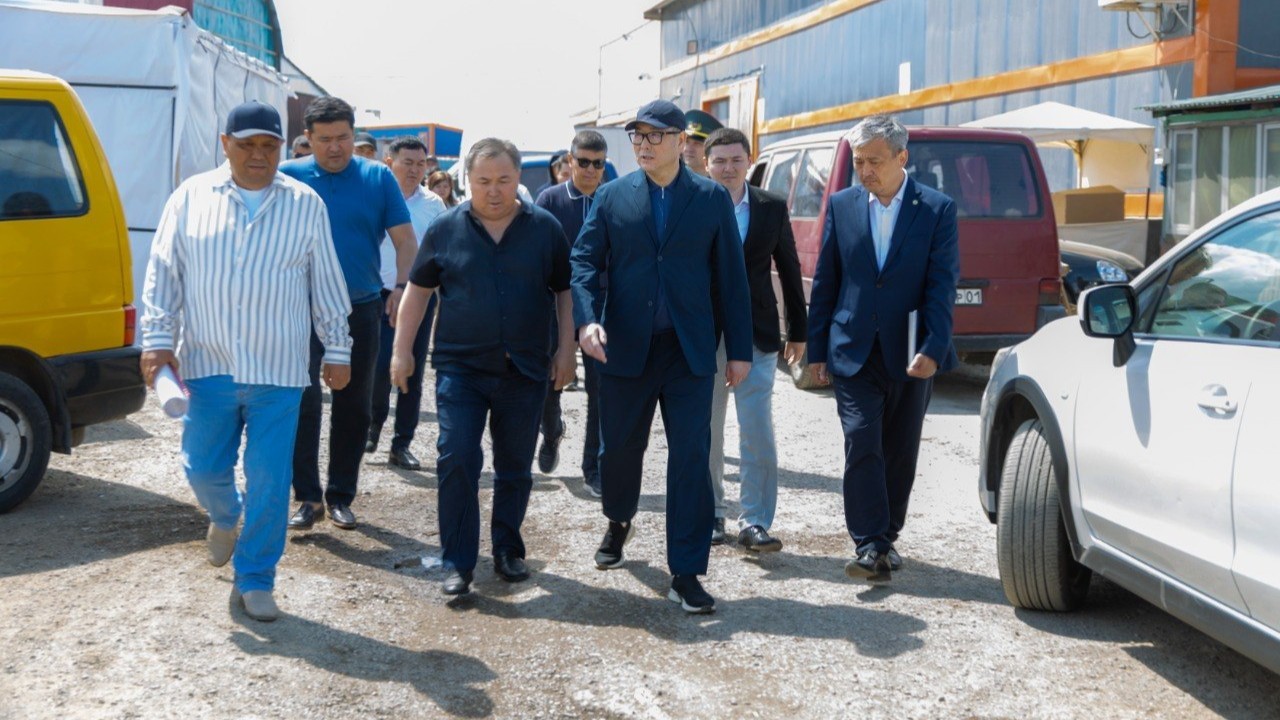 Елордада азық-түлік бағасы тұрақты: министр базарларды аралап шықты