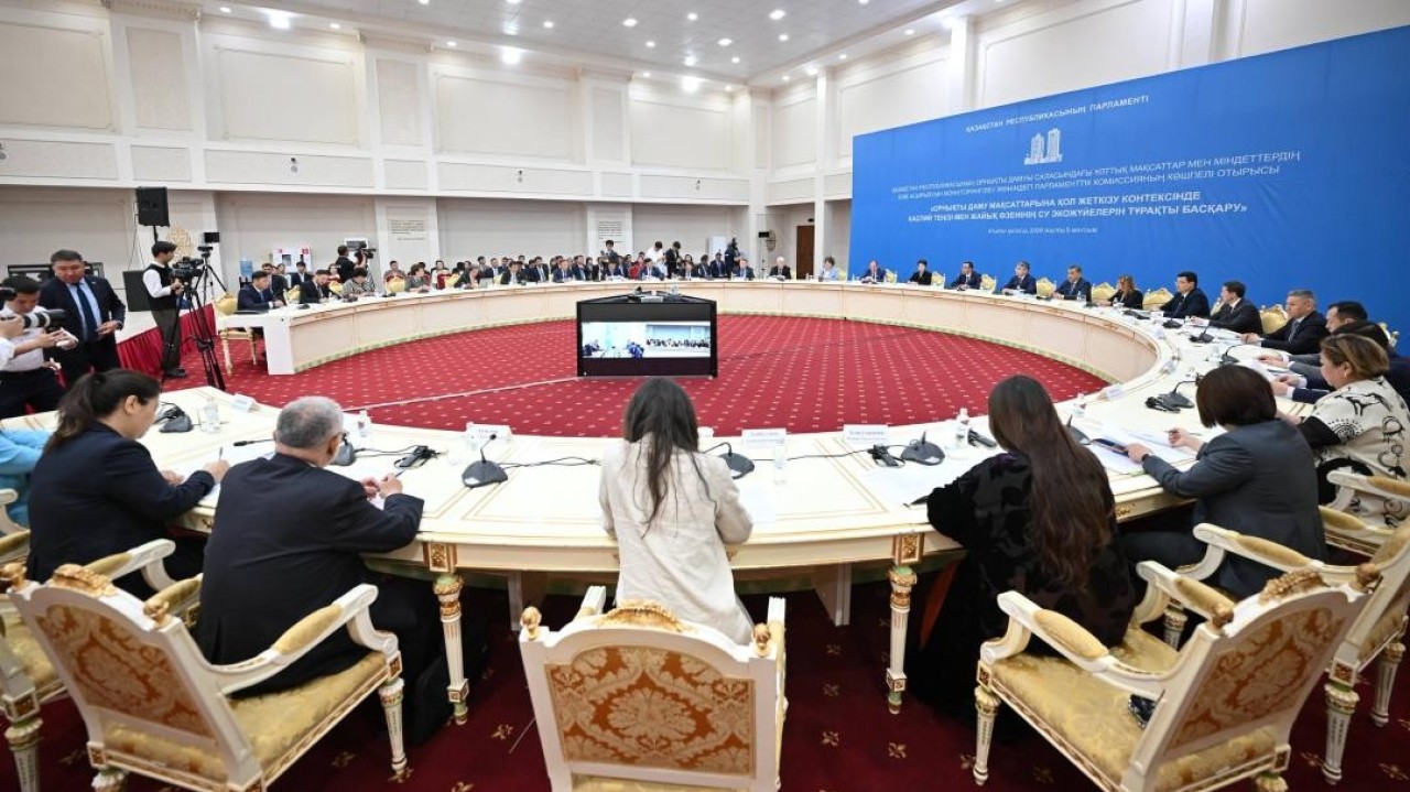 Каспий мен Жайықтың тағдыры: депутаттар Атырауда маңызды мәселелерді көтерді