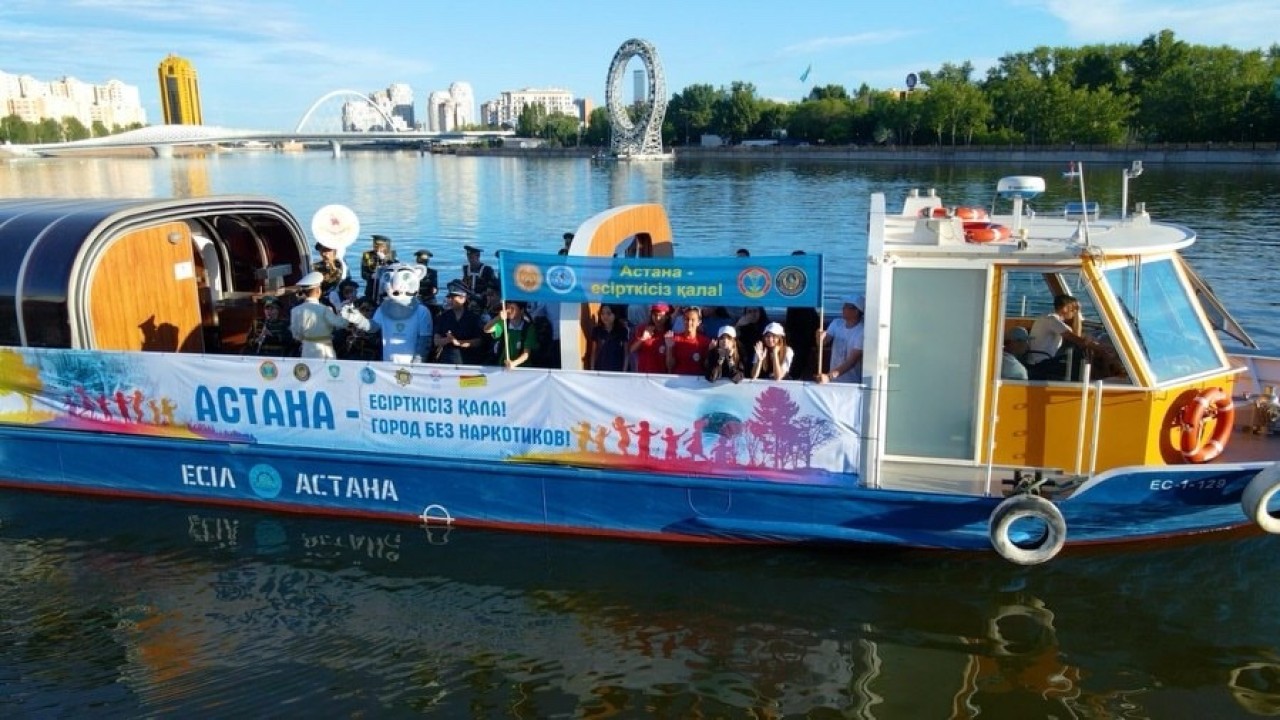Заң мен тәртіп: Есіл өзені бойында оркестр сүйемелдеуімен есірткіге қарсы акция өтті