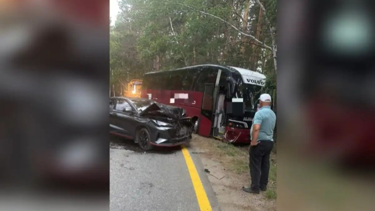 Бурабайда жол апатында автобустағы 9 жолаушы жарақат алды