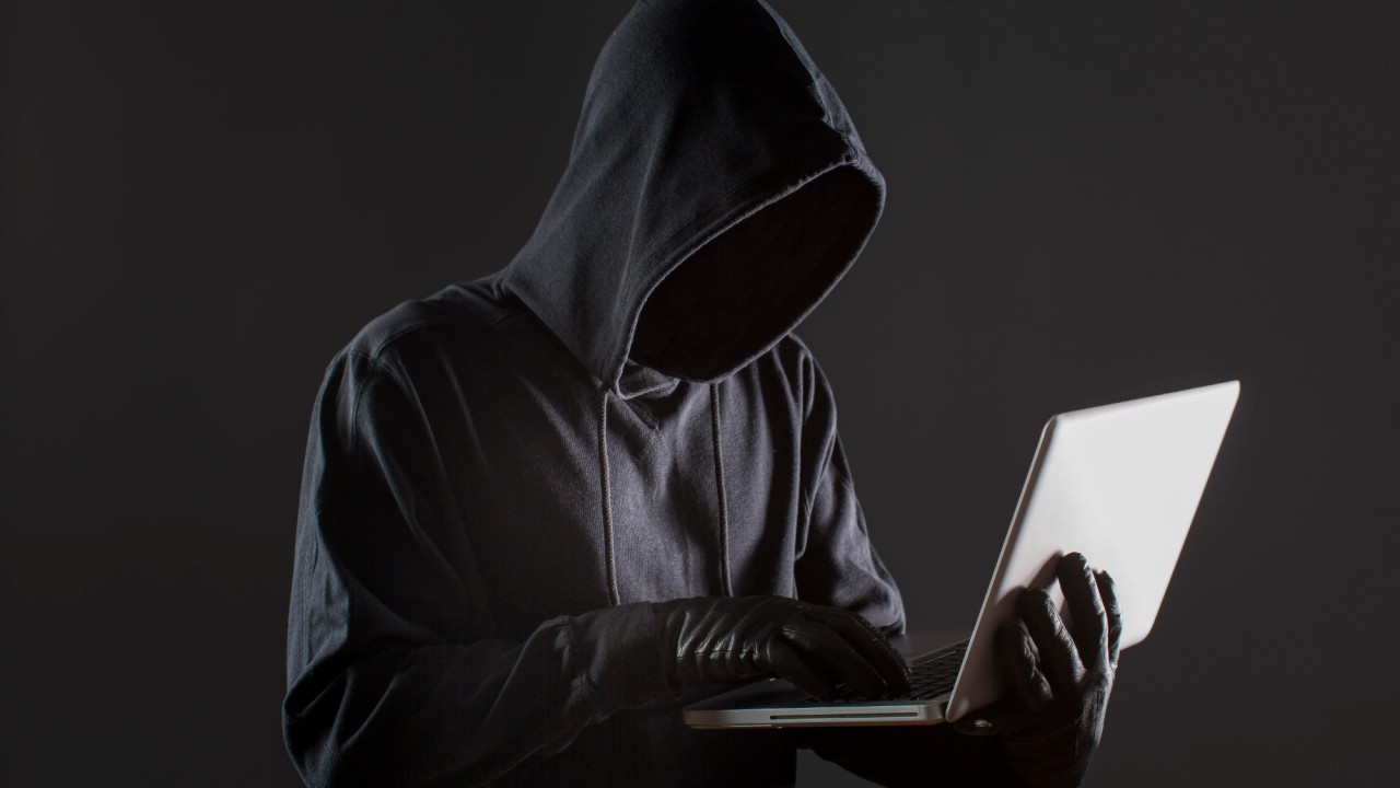 Алматыда зейнеткерлердің 1,5 млрд теңгесін иемденген интернет-алаяқтар ұсталды