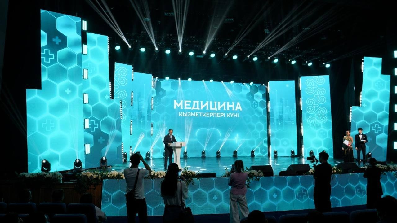 Астанада медицина қызметкерлеріне құрмет көрсетілді