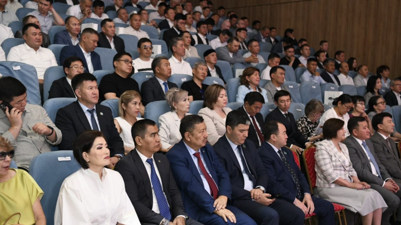 Елордада әкенің отбасы мен бала тәрбиесіндегі рөліне қатысты жиын өтіп жатыр