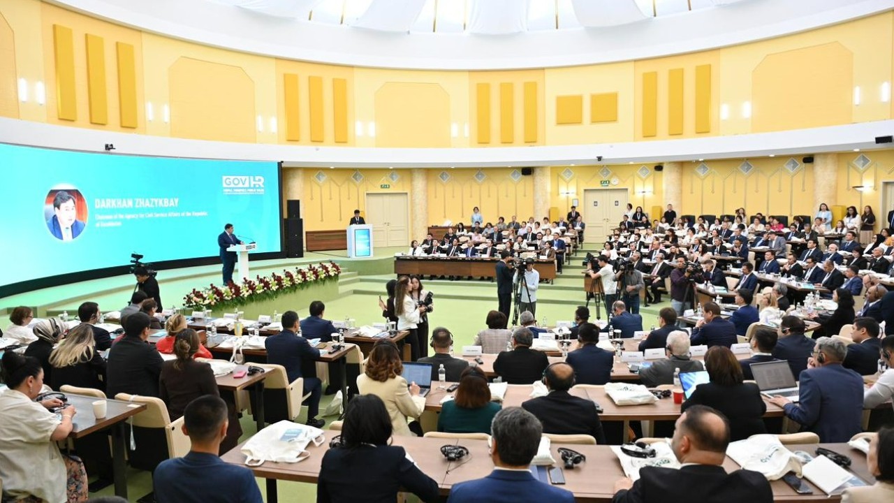 Цифрландыру мен жасанды интеллект дәуірінде HR трансформациясы қалай өтеді