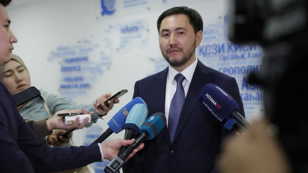 Жаңа Конституция елдің дамуының заманауи кезеңінің құндылық бағдарларын айқындайды - Жандос Шаймарданов