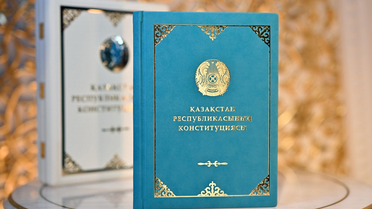 «Ақ жол» партиясы ел азаматтарын тарихи оқиғамен құттықтады