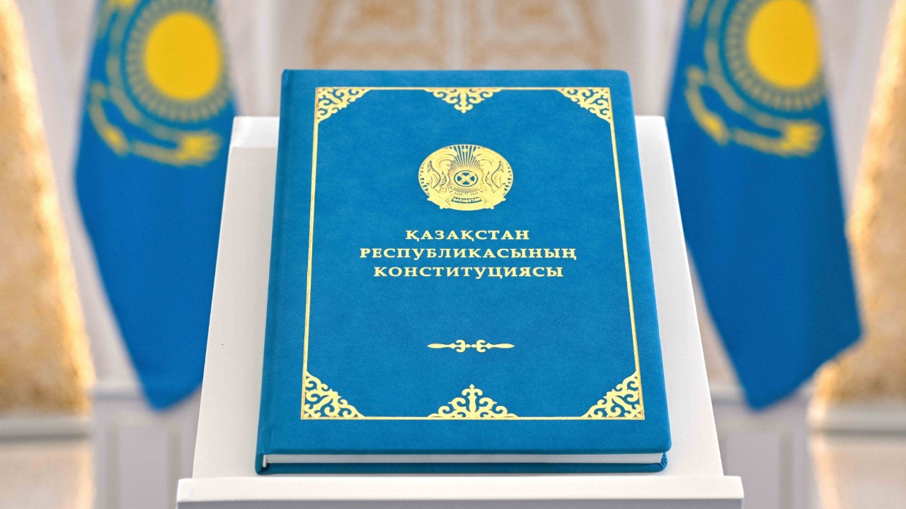 Жаңа Конституция: Адвокатураның конституциялық мәртебесі, зияткерлік меншік құқығын қорғау және заңның кері күшіне жол бермеу