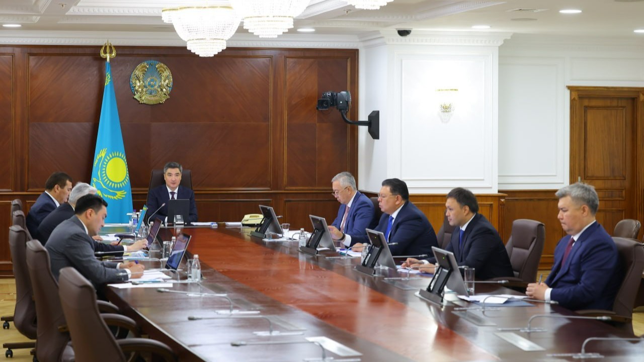 Олжас Бектенов сұйытылған газ өндіру көлемін арттыру жоспарын әзірлеуді тапсырды