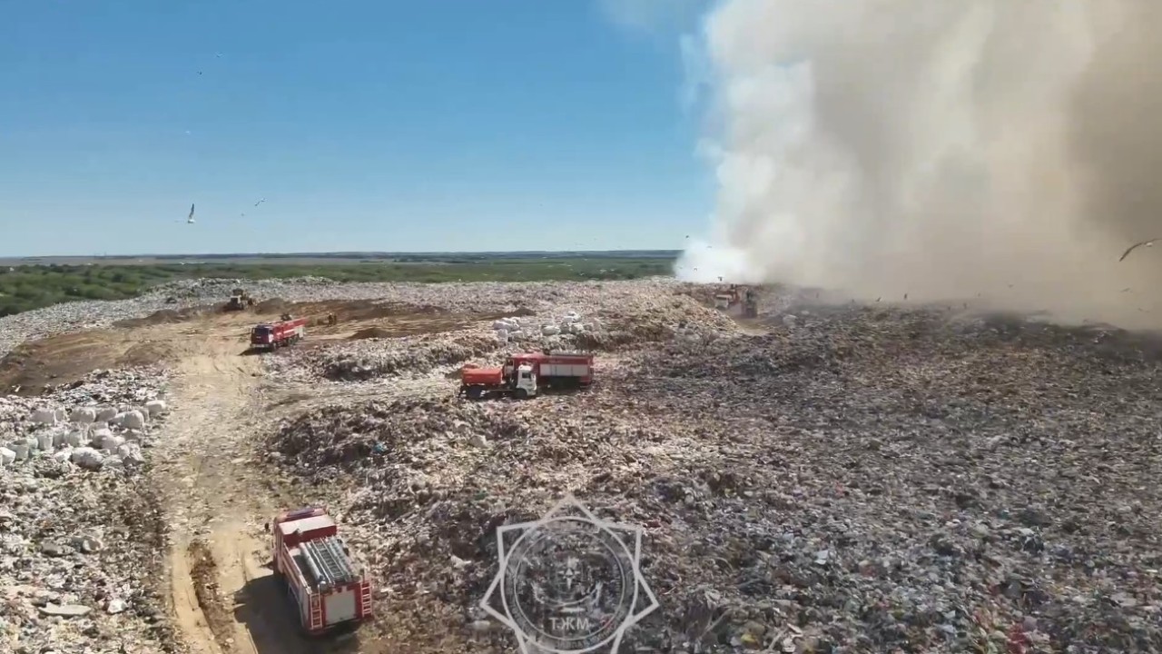 Астанада қоқыс полигонындағы өртті сөндіруге 40-тан астам техника жұмылдырылды