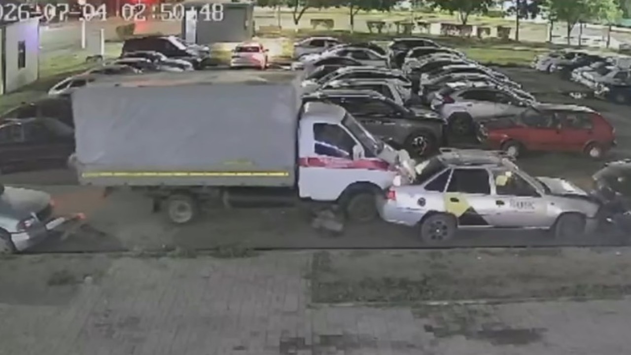 Астанада бес көлікке соқтығысып, оқиға орнынан қашқан жүргізуші 30 тәулікке қамалды