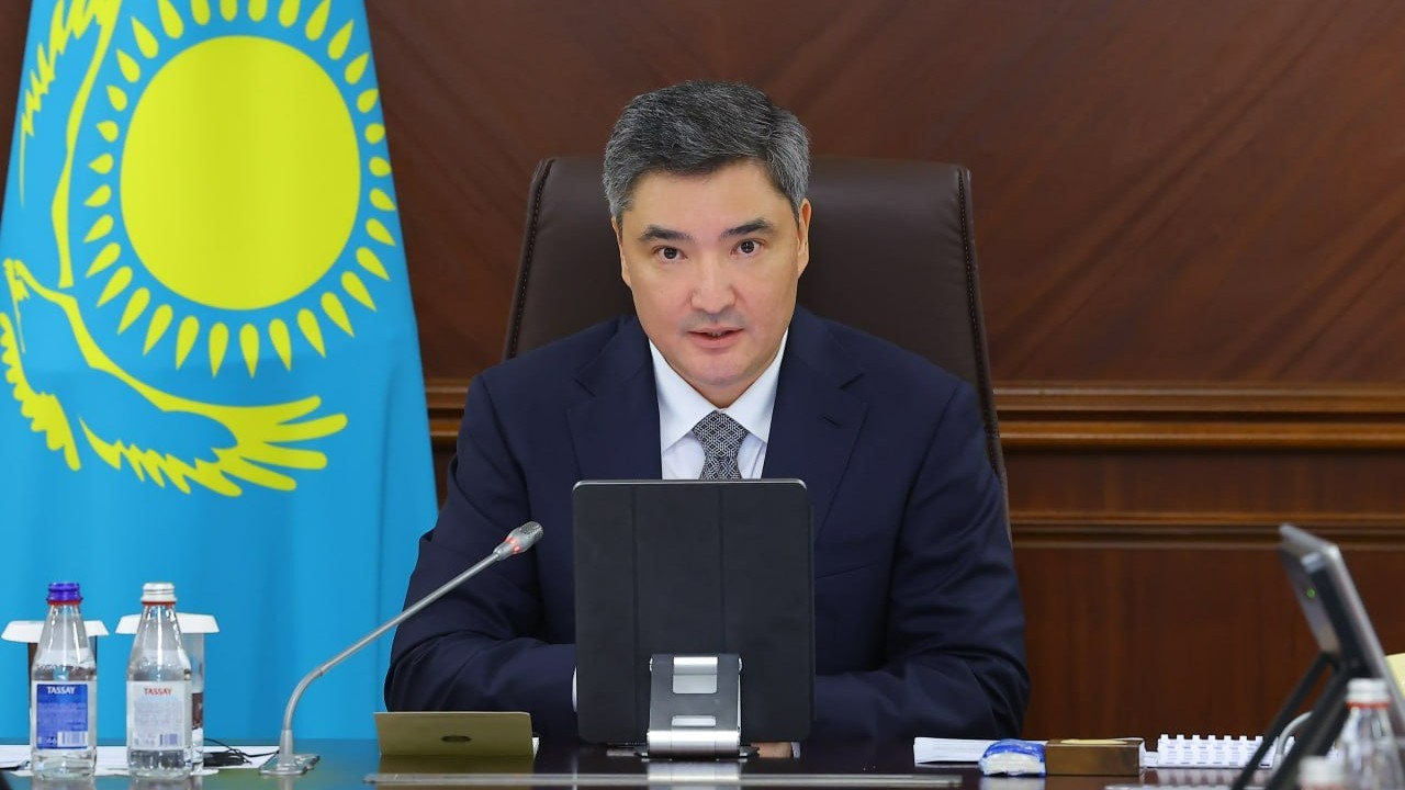 Олжас Бектенов аккумулятор бөлшектерін өндіру жобасын ерекше бақылауда ұстауды тапсырды