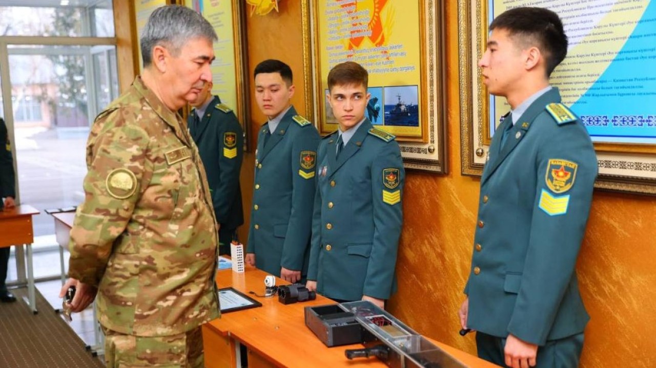 Қазақстандық курсанттар дрондарға қарсы құрылғы мен көлік тексеру жүйесін әзірледі
