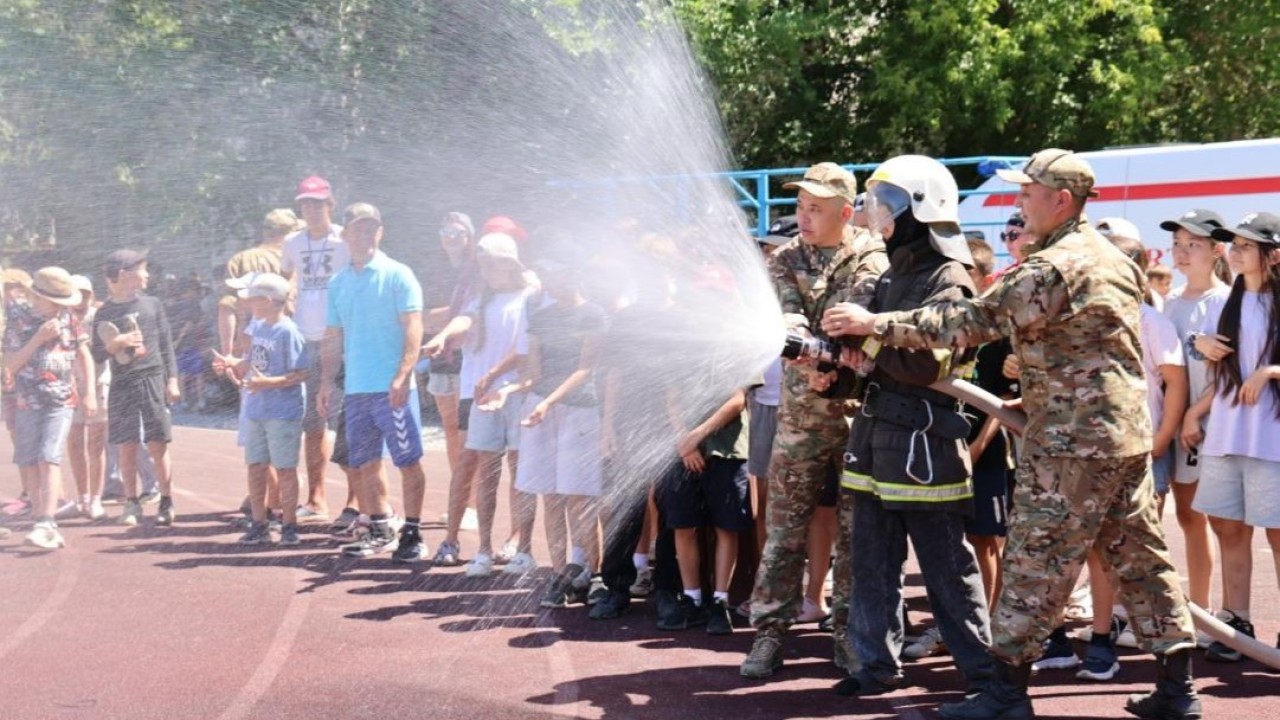 Жазғы демалыс: Балаларға қауіпсіздік ережелері түсіндірілуде
