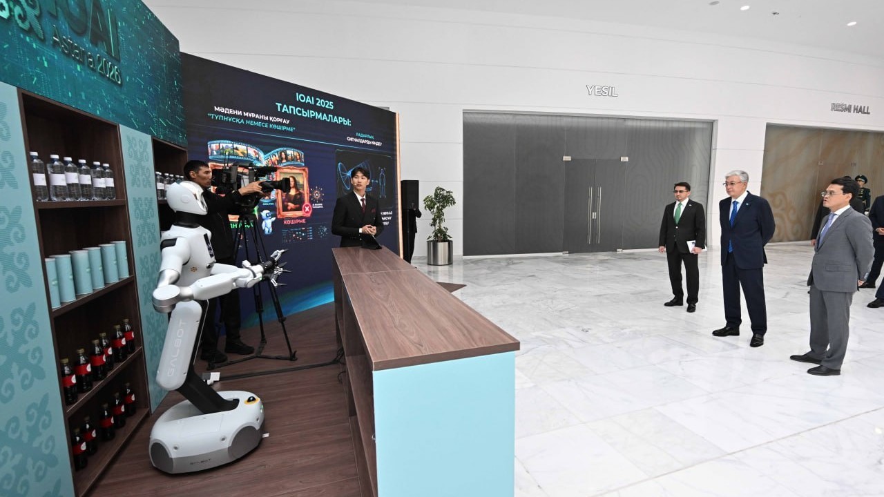Мемлекет басшысы автономды роботтың мүмкіндіктерімен танысты