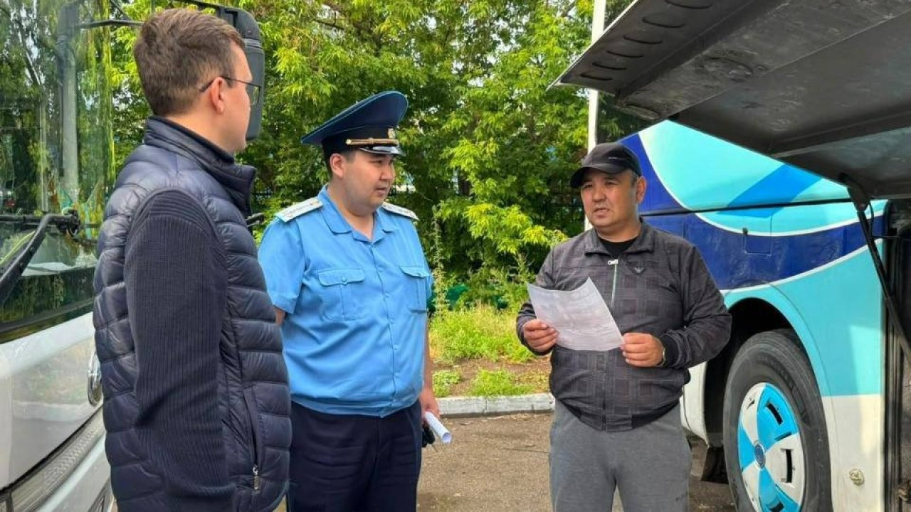 Елордада қалааралық автобус жүргізушілеріне жол қауіпсіздігі мен есірткі қылмысының зардабы түсіндірілді