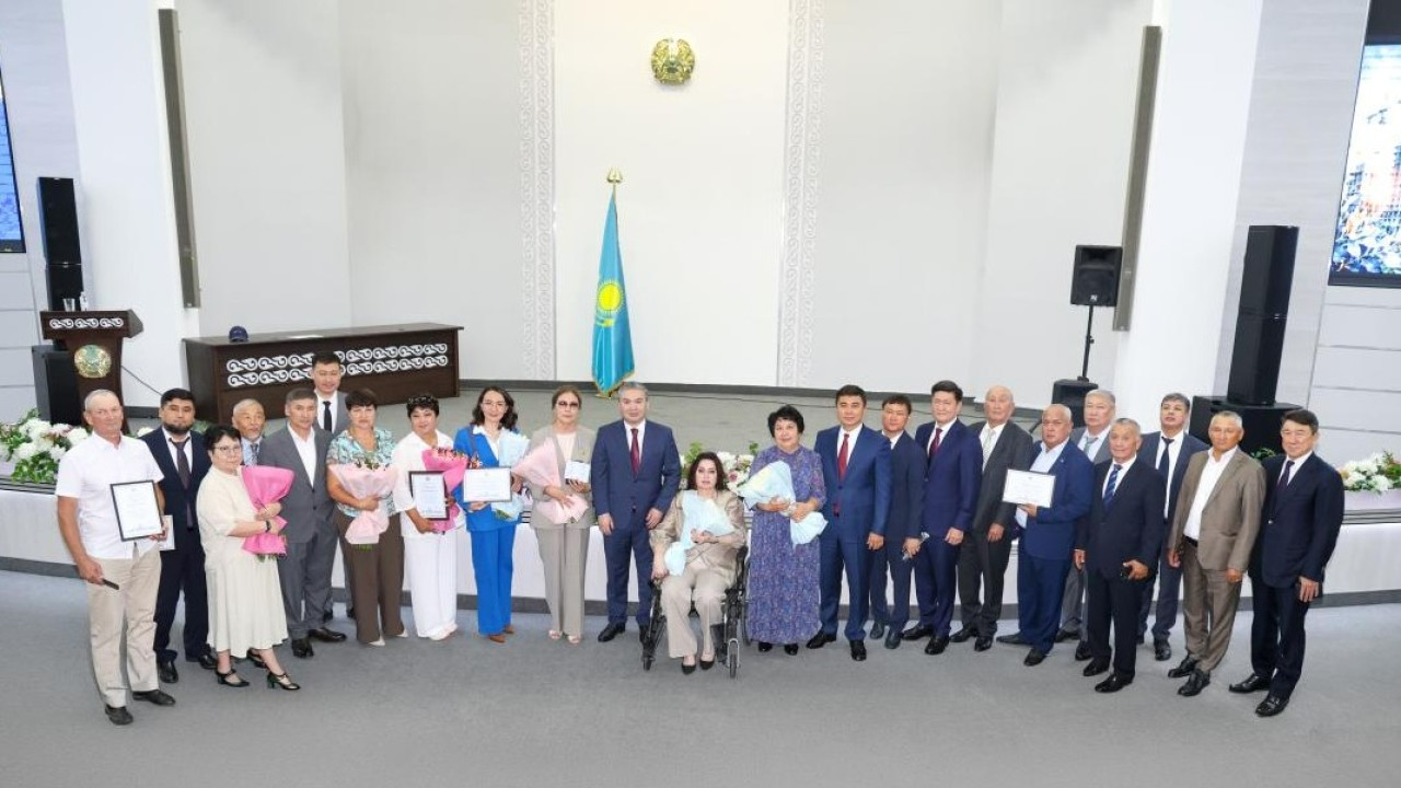 Ерсайын Нағаспаев құрылыс саласының бірқатар ардагері мен маманын марапаттады