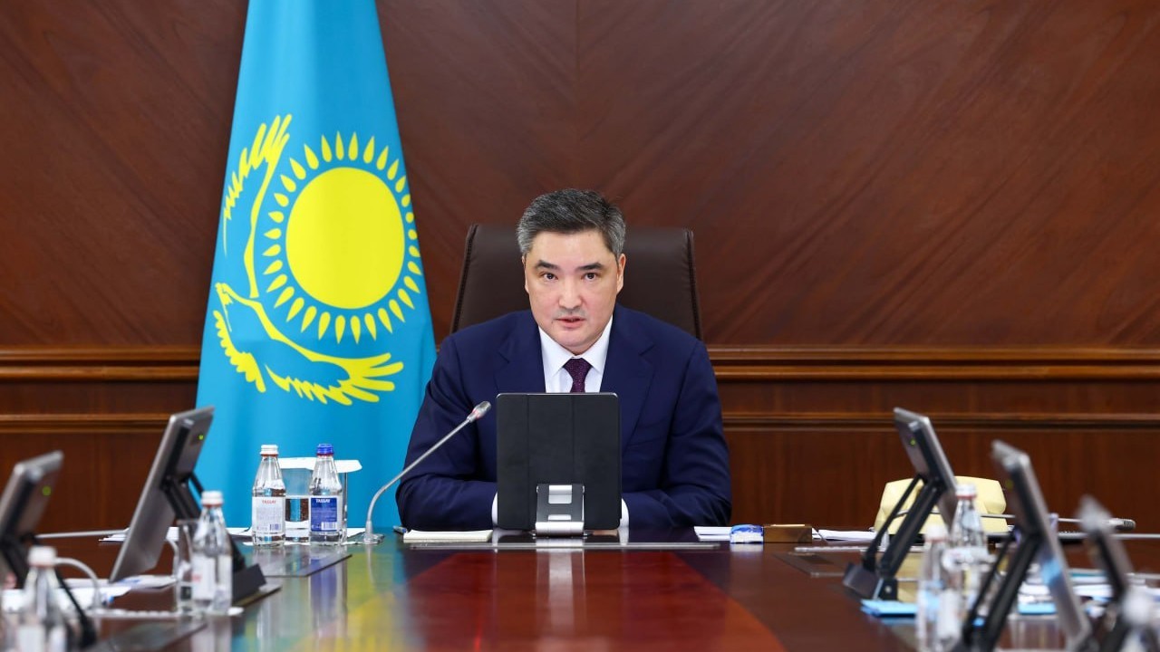 Премьер-министр әлеуметтік салаға жасанды интеллект енгізудің маңызын атап өтті