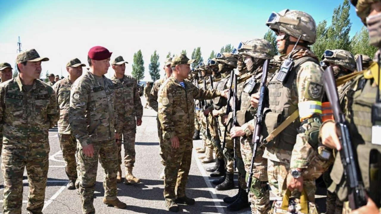 Бас штаб бастығы елордадағы әскери бөлімнің жауынгерлік әзірлігін тексерді