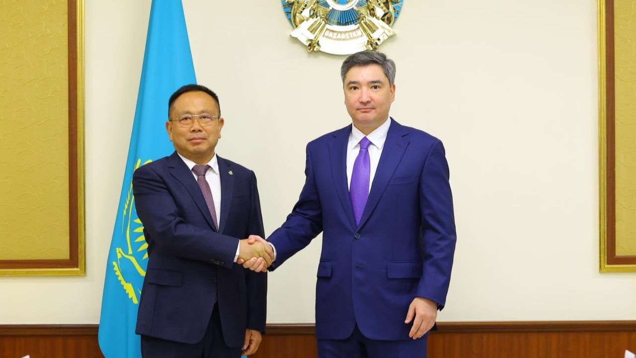 Олжас Бектенов Hunan Junxin Environmental Protection басшысы Дай Даогомен кездесті
