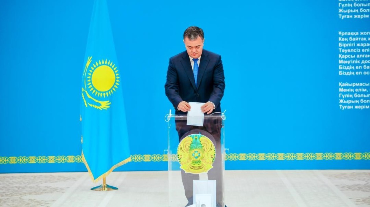 Астана әкімі Құрылтай сайлауында дауыс берді