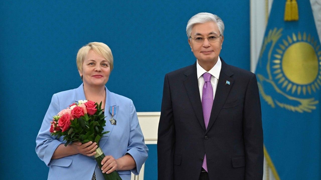 Президент шәкірттері халықаралық жарыста топ жарған ұстаздар мен тәлімгерлерді марапатталды
