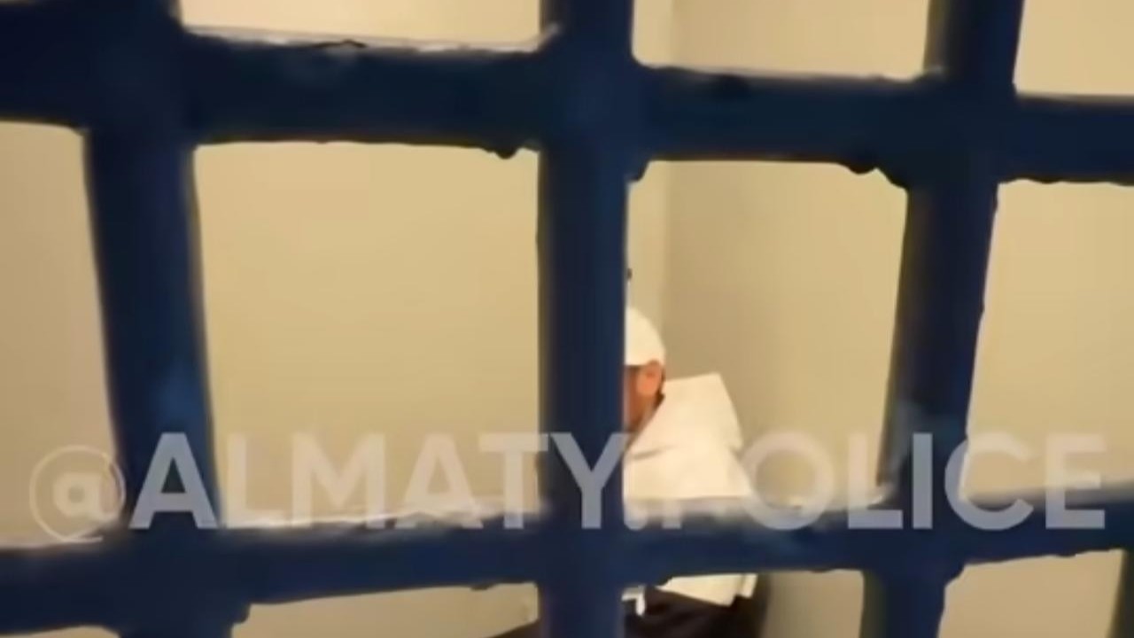 Видеода әдейі ақ ұнтақты көрсеткен алматылықтың есірткіге қатысы тексеріледі