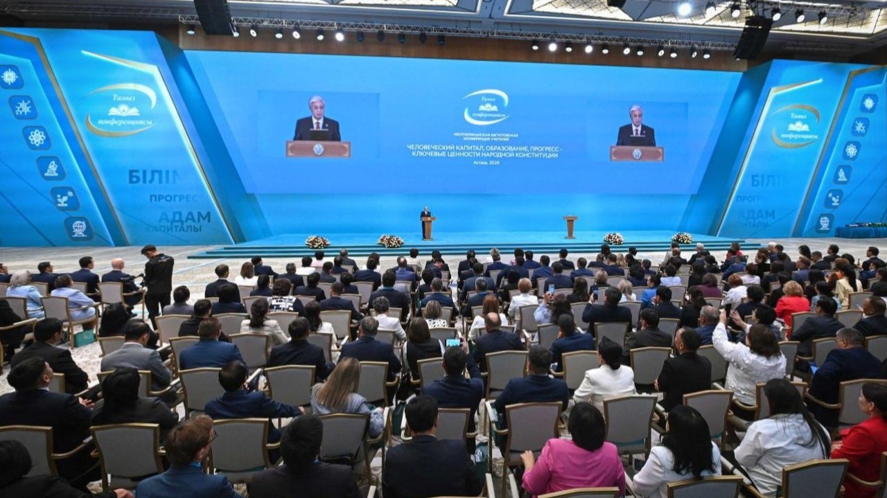 Президент білім беру саласында негізсіз дау-дамайдың көбейгенін сынға алды