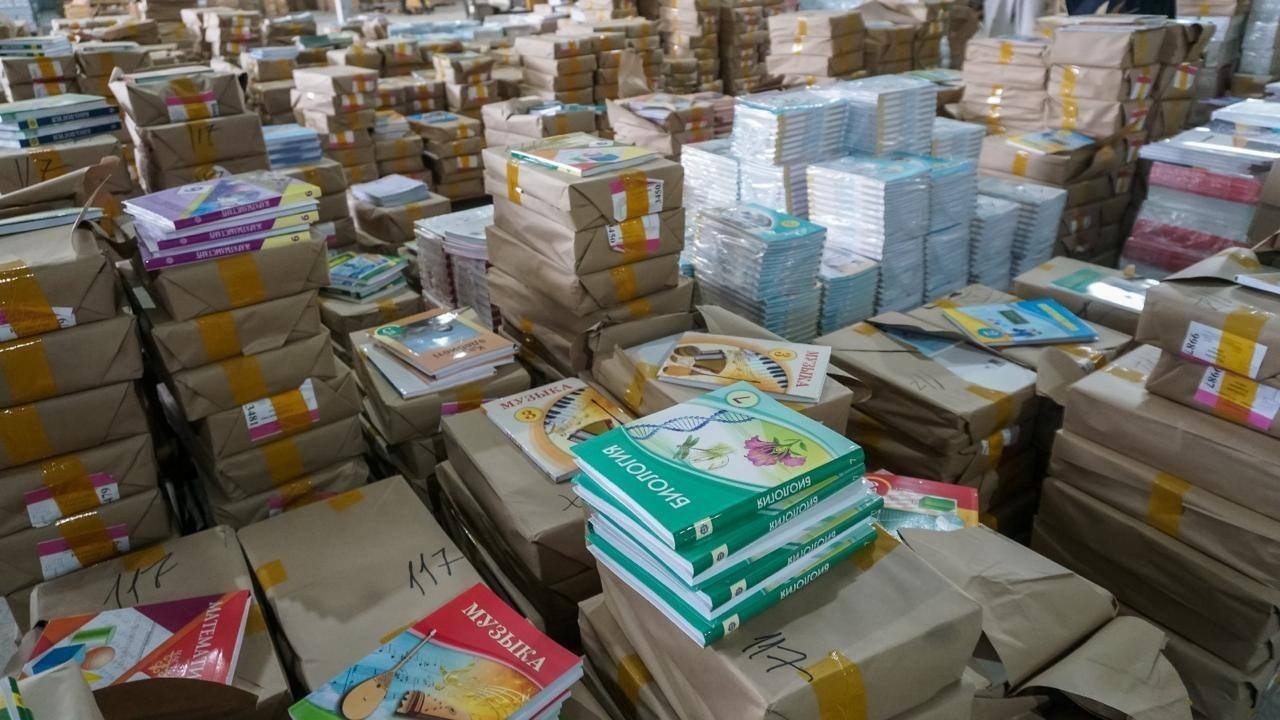 Елорда мектептеріне 1,2 млн-нан астам оқулық жеткізілді