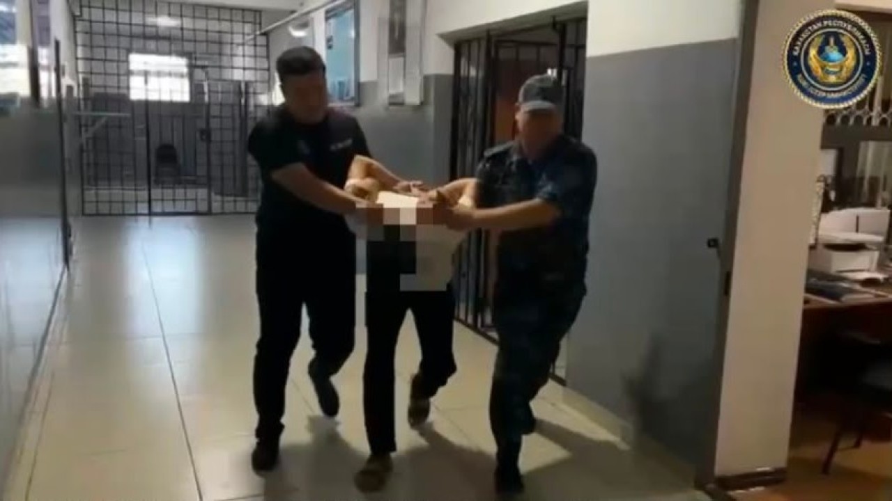 Леңгірдегі түнгі шабуыл: әйелдің үйіне кірген күдіктілер ұсталды