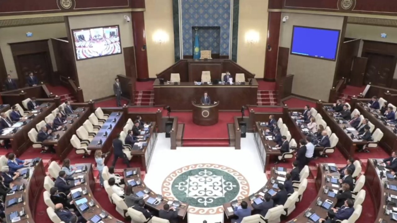 Депутаттар Құрылтай төрағасының орынбасарларын сайлады