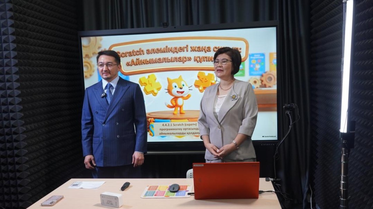 Ауыл мектебінің оқушысын Астананың жетекші педагогтері ЖИ платформасында оқытады
