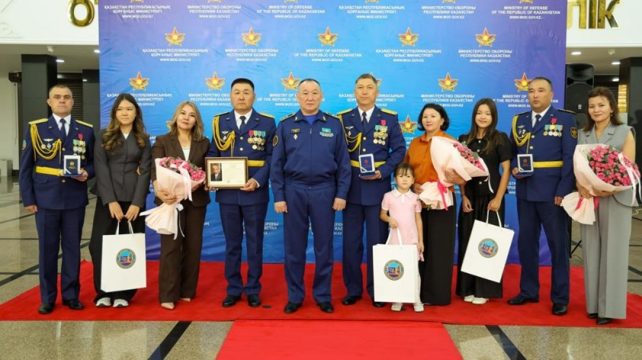 Табиғи өртпен күрескен әскери ұшқыштарға мемлекеттік наградалар табысталды