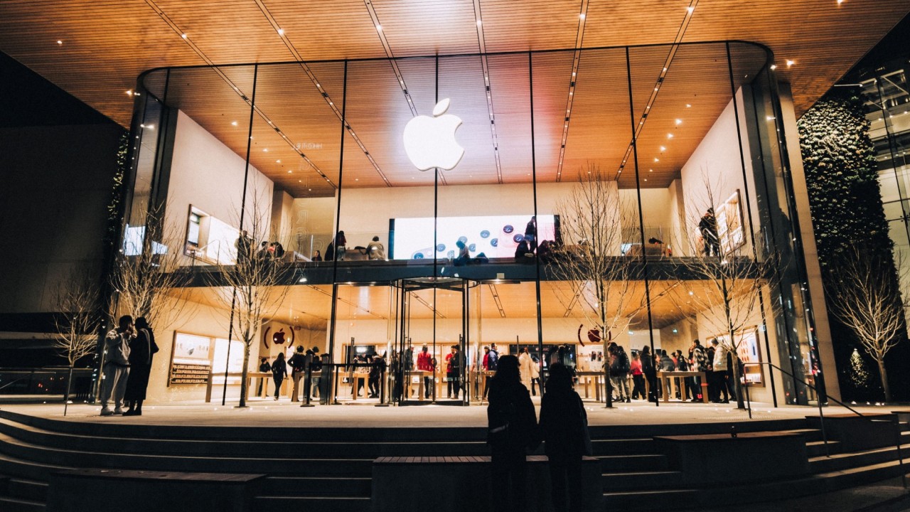Apple алғаш рет кітапша тәрізді бүктелмелі iPhone-ды таныстырды