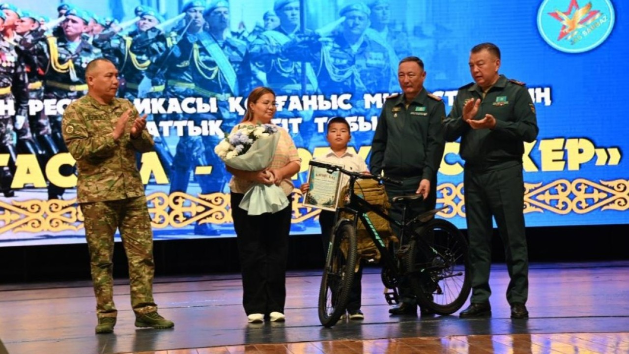 Оралда Қорғаныс министрлігінің патриоттық акциясына 2 мыңға жуық адам қатысты