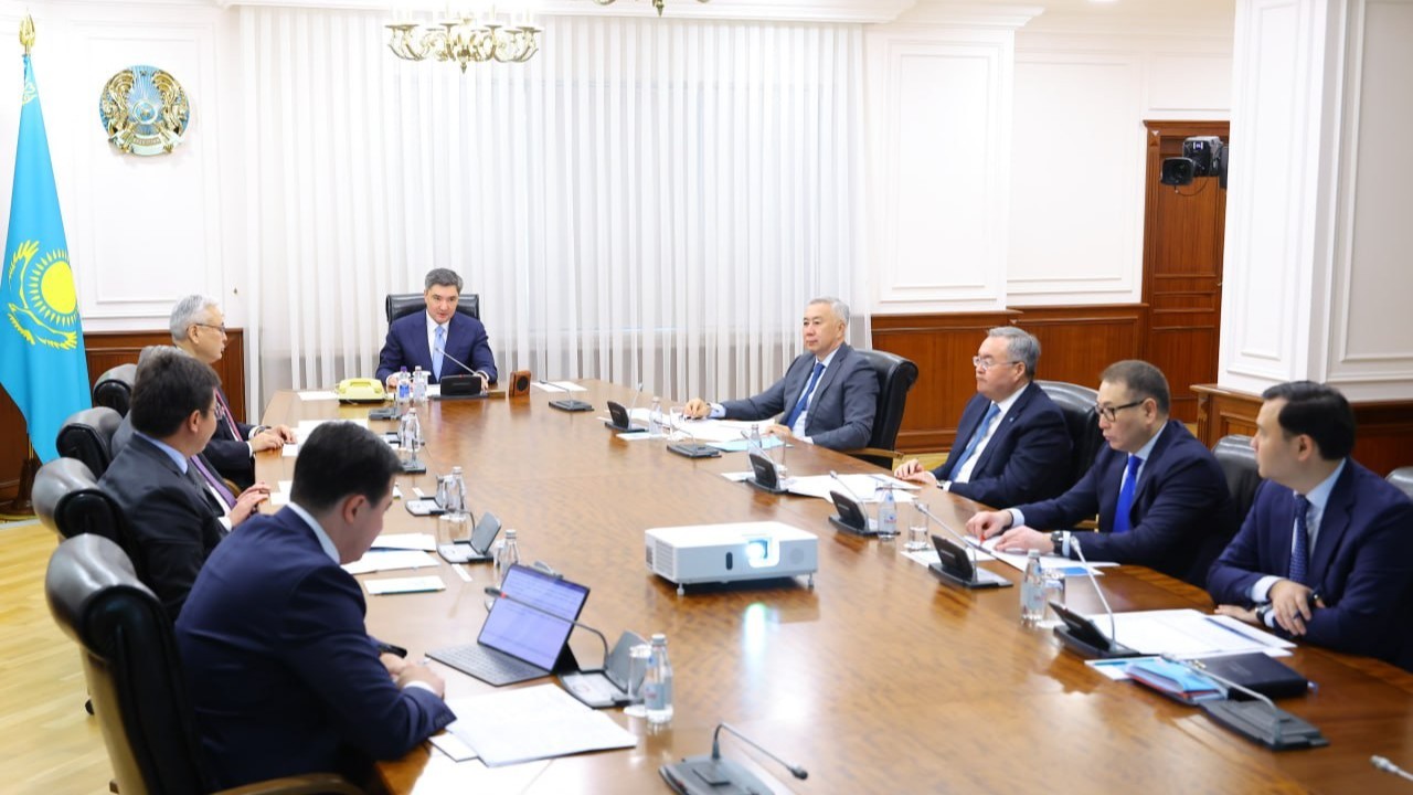 Олжас Бектенов инвестиция тарту жүйесін жетілдіру мәселелері жөнінде кеңес өткізді