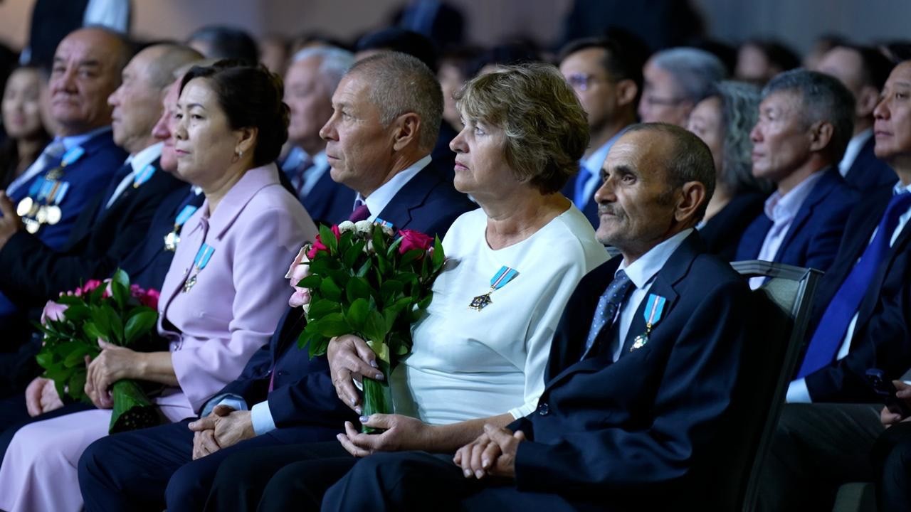 Еңбек күні қарсаңында Олжас Бектенов «Еңбек – ел мұраты» іс-шарасына қатысты