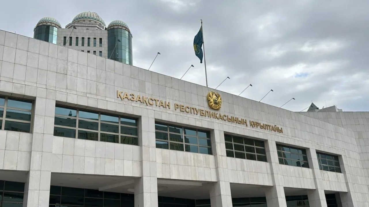 Құрылтай мәдениет және өнер қайраткерлеріне арналған жаңа наградаларды енгізуді мақұлдады