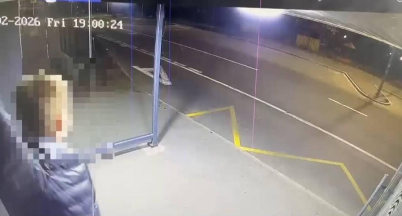 Астанада аялдамадағы камераны бүлдірген оқушылар анықталды