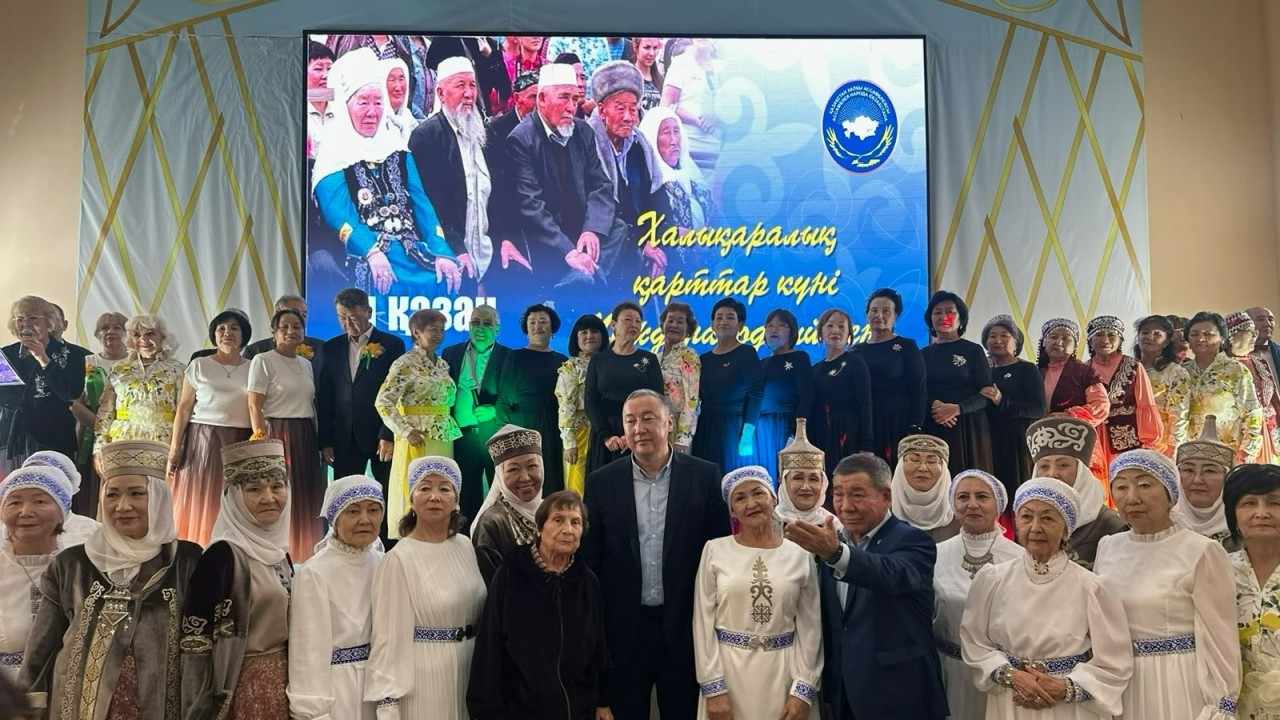 Елордалық өнерпаз зейнеткерлер қайырымдылық концертін өткізді