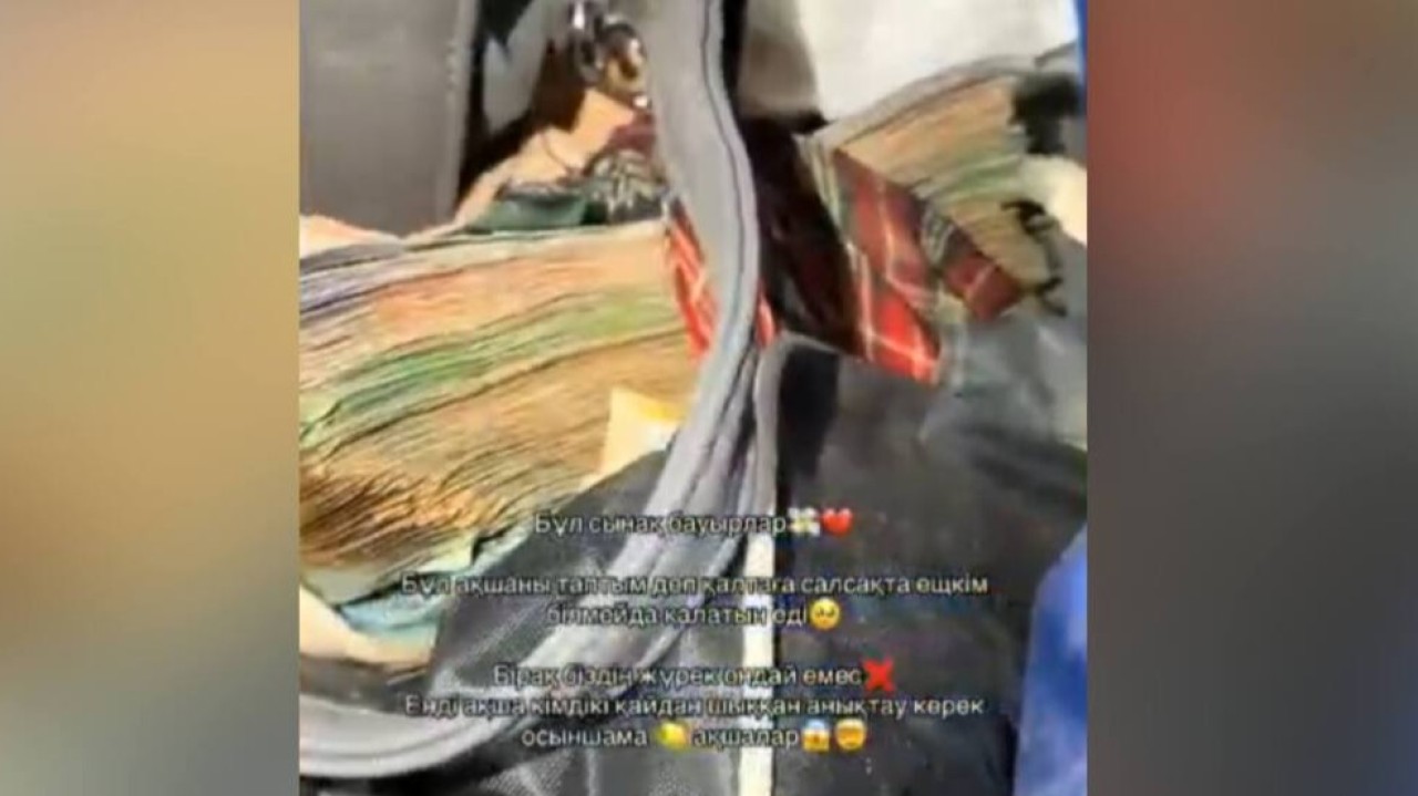Қазығұртта қарт әйелдің үйінің шатырынан 5 млн теңгеден астам ақша табылды