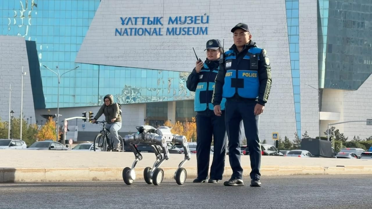 Астанада робот иттер қоғамдық қауіпсіздікті бақылай бастады