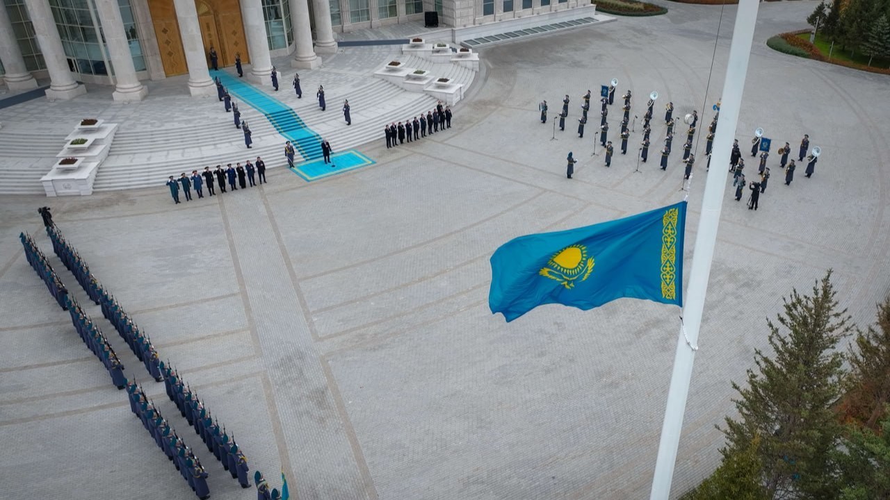Қасым-Жомарт Тоқаев Мемлекеттік ту көтеру рәсіміне қатысты